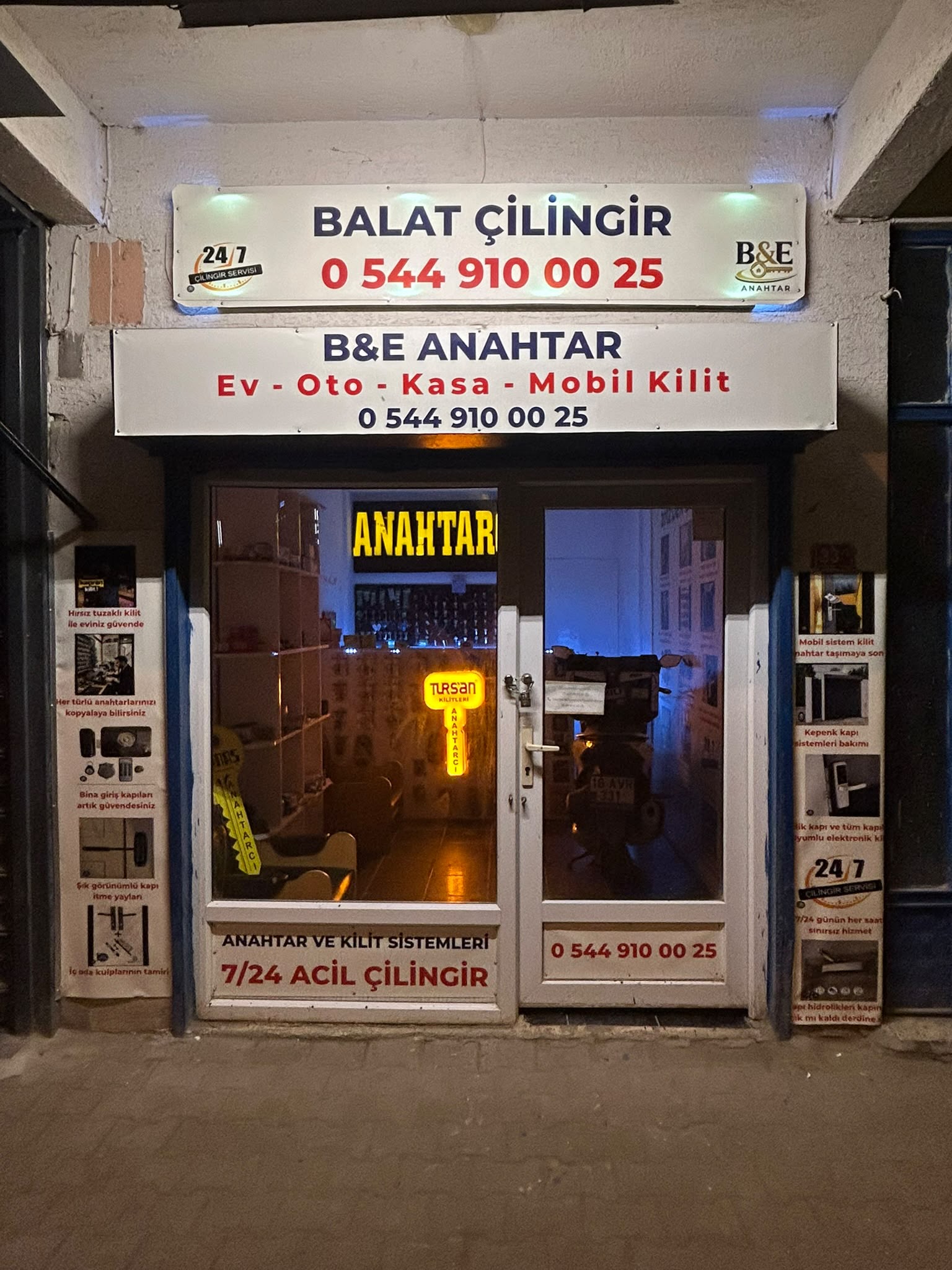 Nilüfer Çilingir dükkânı, tabelası ve 0544 910 00 25 telefon numarası